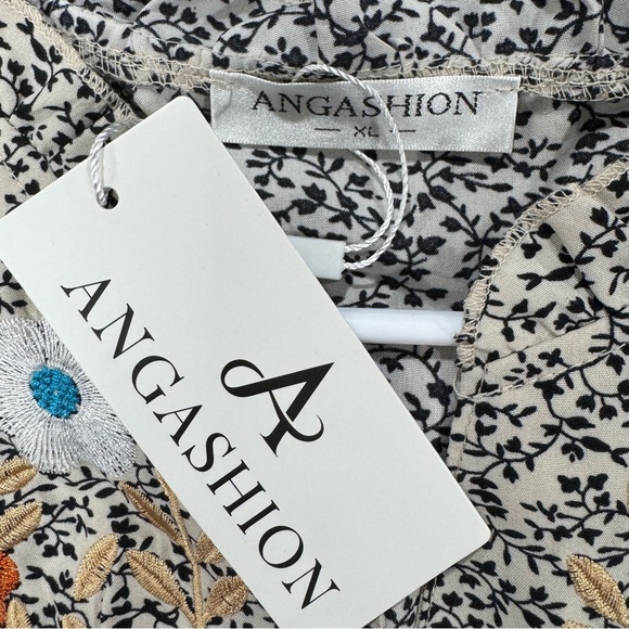 Floral Embroidered Women's Blouse - Picture 6 of 7